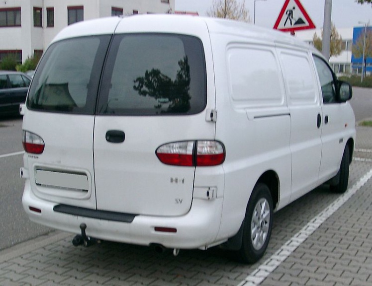 hyundai h-1 пластик двери багажника